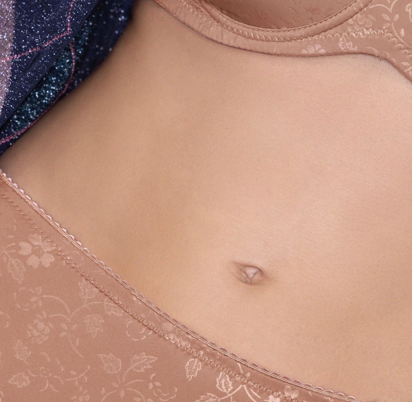 Model is showing Selfie Lux Jacquard Thong , front picture with matching bra in crock colour