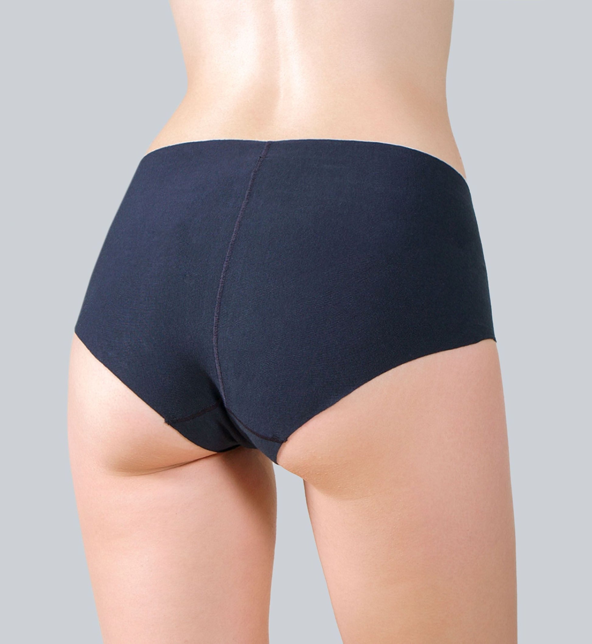 This Laser Cut Cotton Full Brief by EGi boasts a seamless fabric construction and optimal stretchability, making it ideal for all-day wear. Its thin, breathable cotton fabric ensures superior comfort, while its sweat-wicking fabric technology ensures dryness around the clock.
