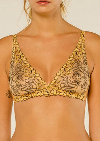 The Louisa Bracq non-wired bra from the Infinite line employs floral embroidery in an evocative manner, simulating the effect of a pencil tracing repetitive patterns. To complement this, a honeycomb mesh was used to accentuate the cup's background and infuse it with a luxurious aesthetic.