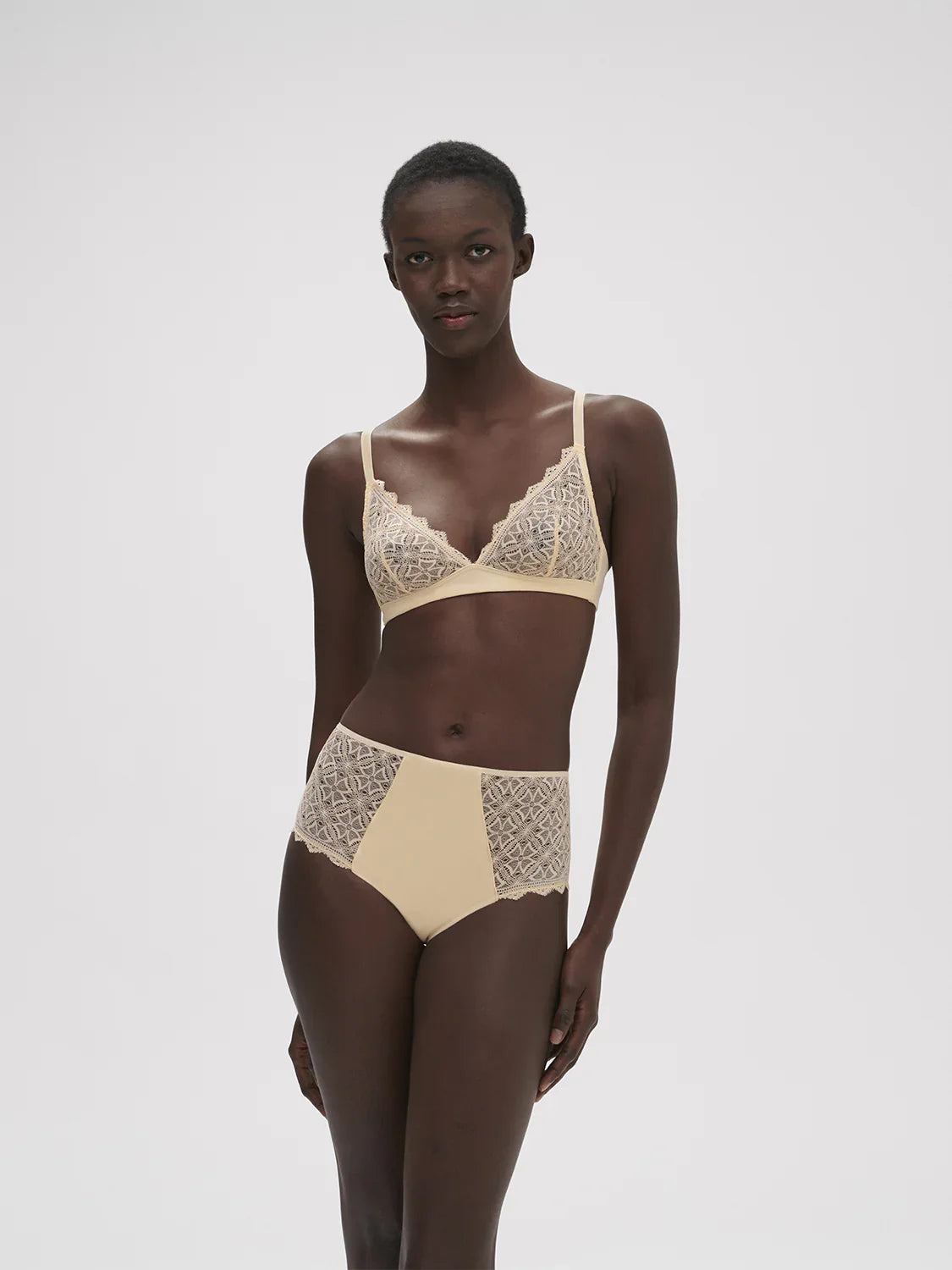 Escale Line by Simone Perele