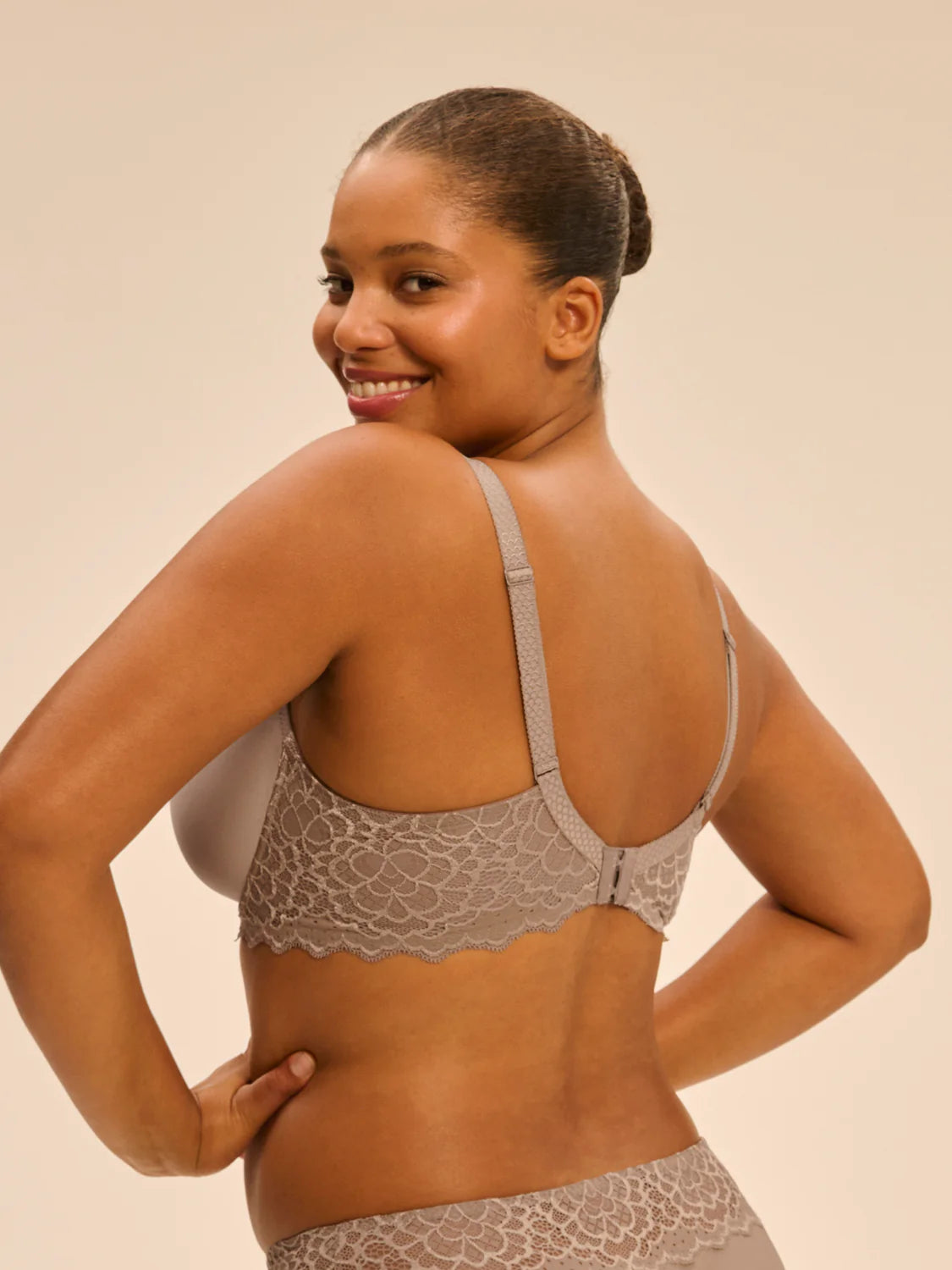 CARESSE 3D Plunge Bra