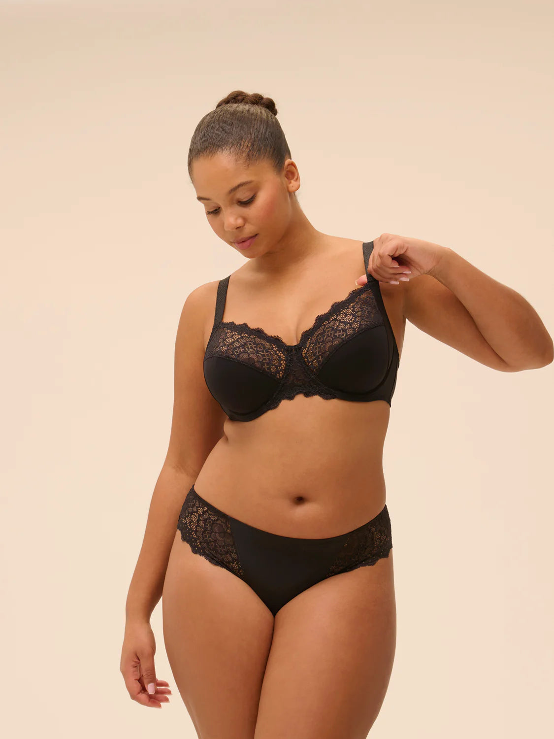 CARESSE Full Cup Bra