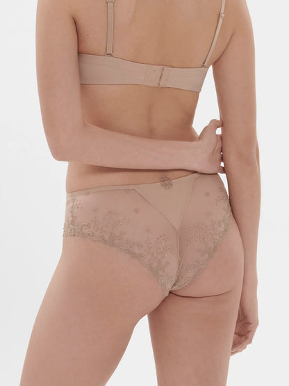 DELICE Embroidered Shorty