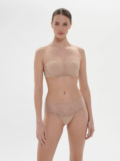DELICE Embroidered Shorty