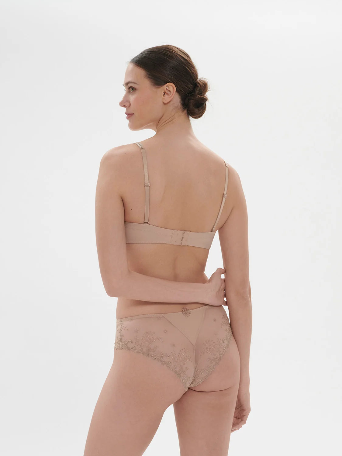 DELICE Embroidered Shorty