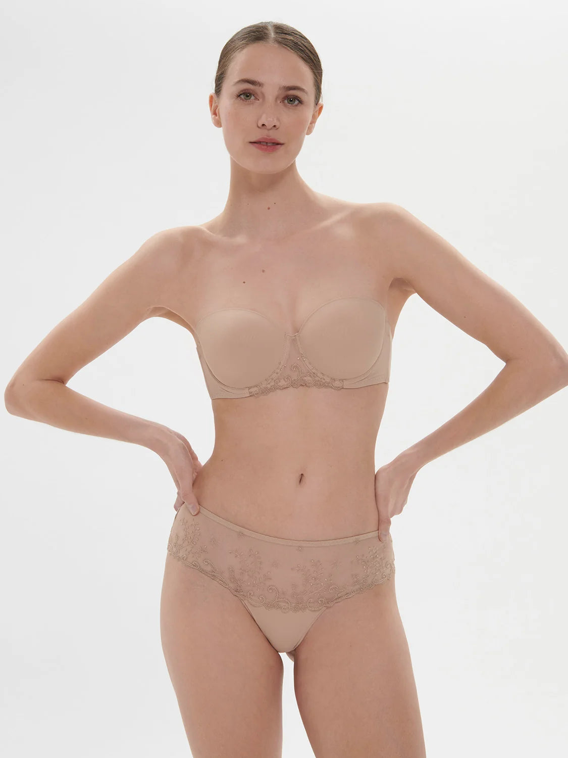 DELICE Embroidered Shorty