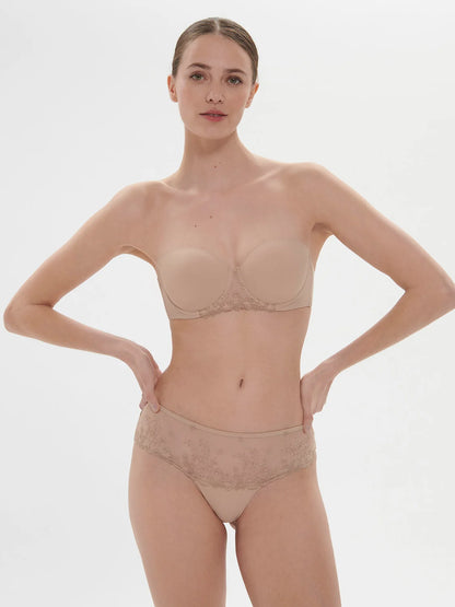 DELICE Embroidered Shorty