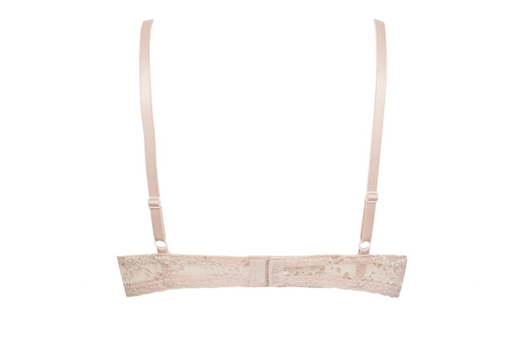 This bra from the Vanity line by SIeLEI italy offers supportive structure and comfortable design. Crafted with stretchy, floral lace with padded cup and an underwire support, this bra ensures a great.