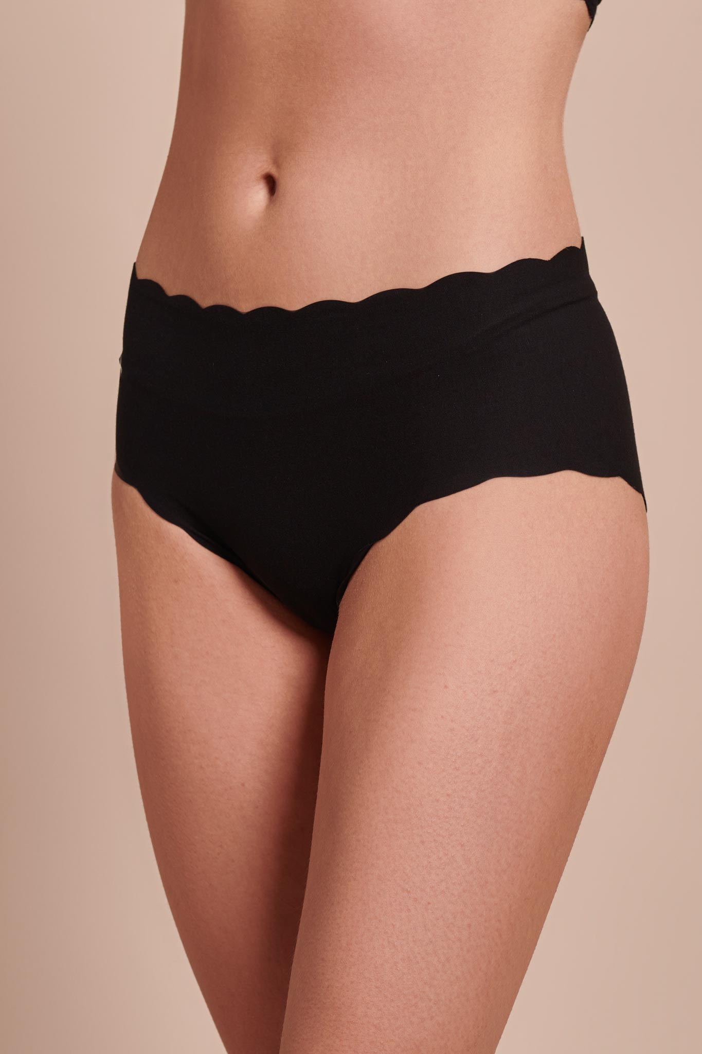 Experience maximum comfort all day long in the Scalloped Laser Cut Cotton Full Brief from EGi. 