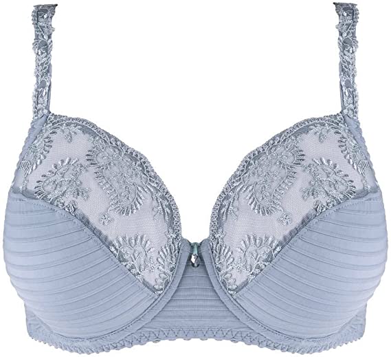 The Élise line from Louisa Bracq is topped off with a full-cup bra featuring embroidered leaves with pearl-esque reflections on the cups, complemented by a transparent tulle. The silky, delicate fabric is designed to give full coverage while offering an ideal, comfortable fit that stays all day.