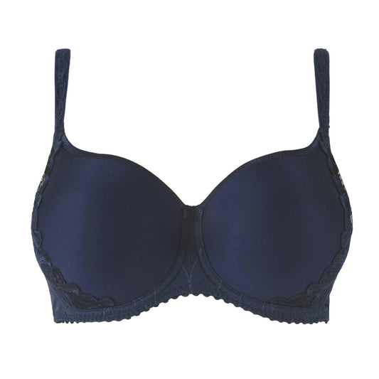 The Louisa Bracq Julia iconic line spacer bra is expertly crafted from the highest quality fabrics and designed with a smooth spacer cup that provides a no-show effect. 