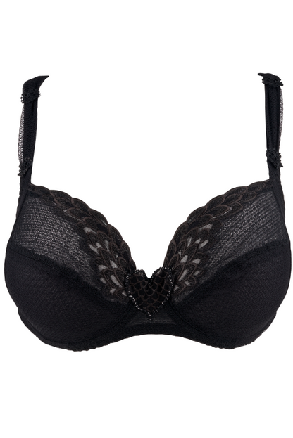 The Louisa Bracq full-cup bra from the Claddagh line adopts the name from the timeless Claddagh ring.