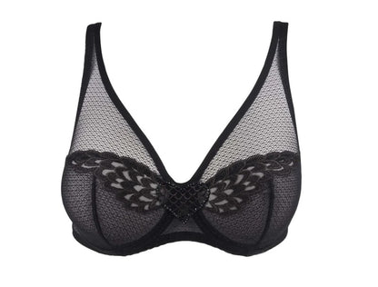 The Louisa Bracq foulard bra from the Claddagh line adopts the name from the timeless Claddagh ring.