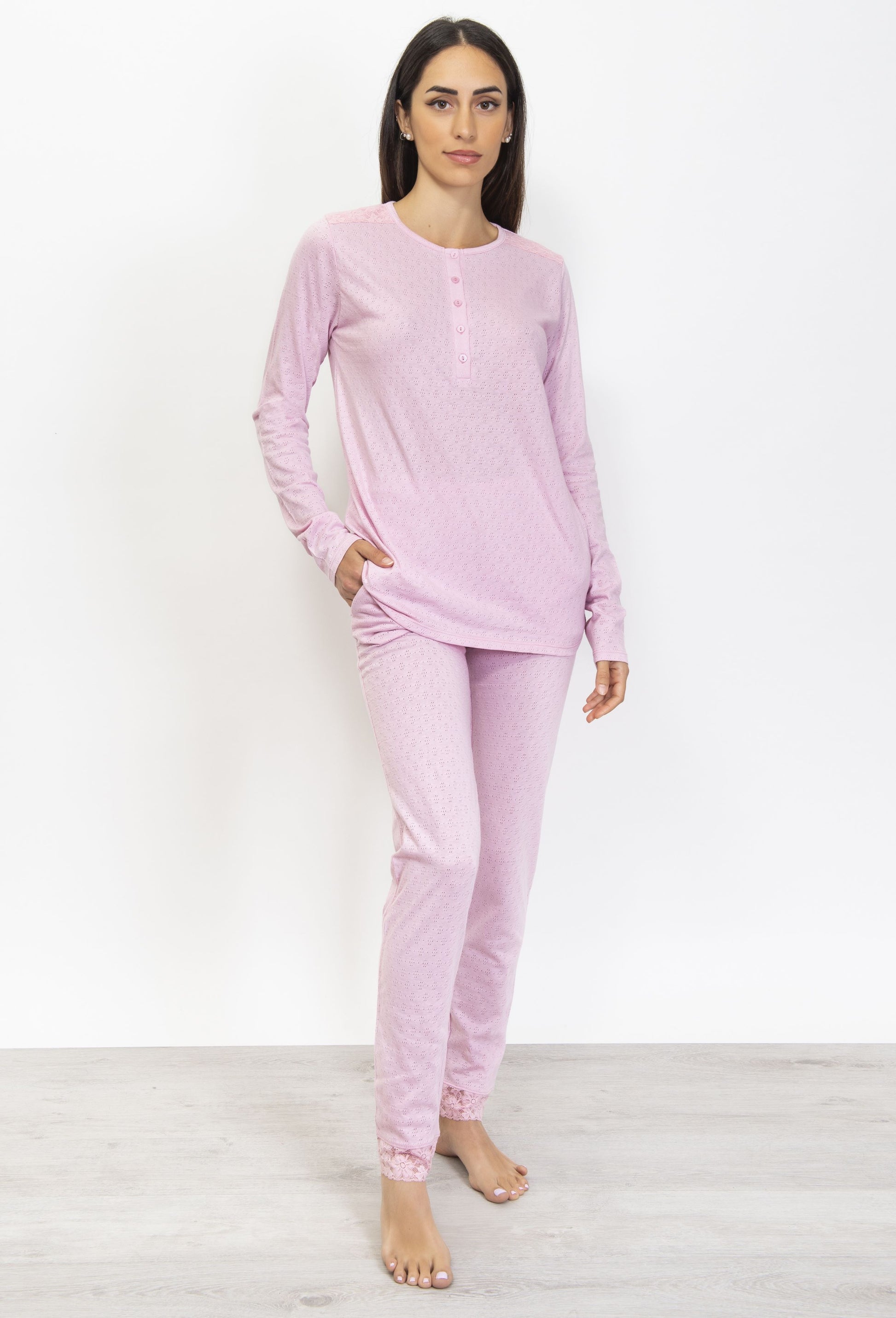 This premium pointelle cotton pajama set is crafted with a soft, subtly-textured fabric. Its long-sleeved top and trousers feature an elegant color palette that strikes a balance between comfort and style. 