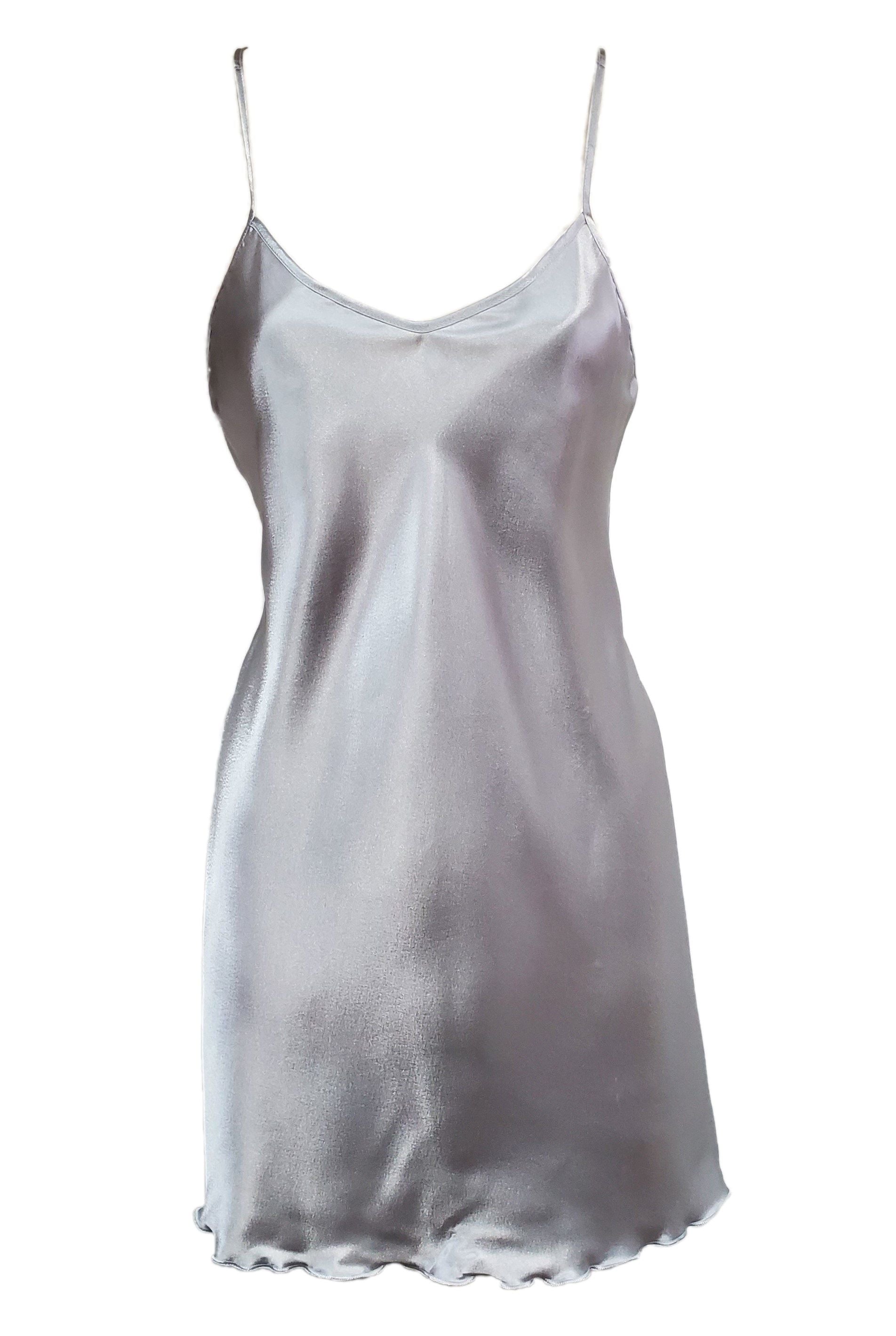 Classic and simple satin babydoll from the Basic line by Andra from Italy.