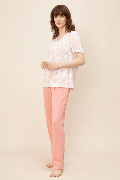 Made from thin and soft interlock fabric, the two-piece pajama set from Rösch's Smart Casual collection boasts a minimalistic design, elegant color scheme and chic print.
