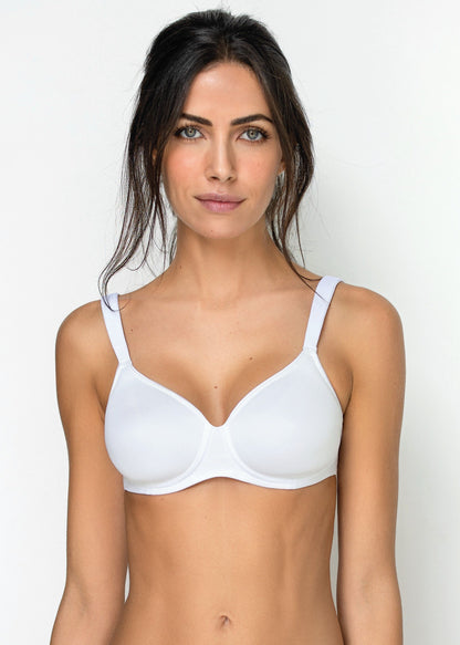Wireless spacer cup bra from the Plus line by SIéLEI from Italy.