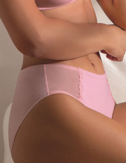 This brief from Leilieve's Immagination line ensures a perfect fit and cozy feel. Its modern accents, gentle hues and Italian macramé lace detailing offer a unique style.