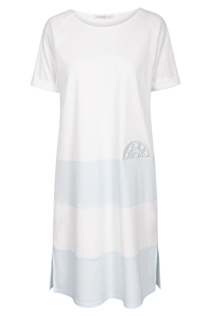 The High Class line from Féraud Paris offers a luxuriously soft nightgown made of cotton. This piece is crafted in two-tone and provides wearers with an instantly comfort style.  The nightgown is lightweight and breathable, creating a comfortable fit that is perfect for any time of the year.