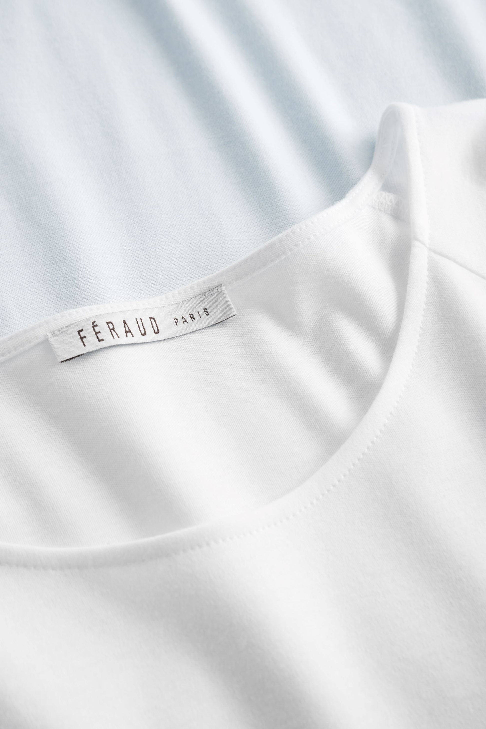 The High Class line from Féraud Paris offers a luxuriously soft long nightgown made of cotton. 
