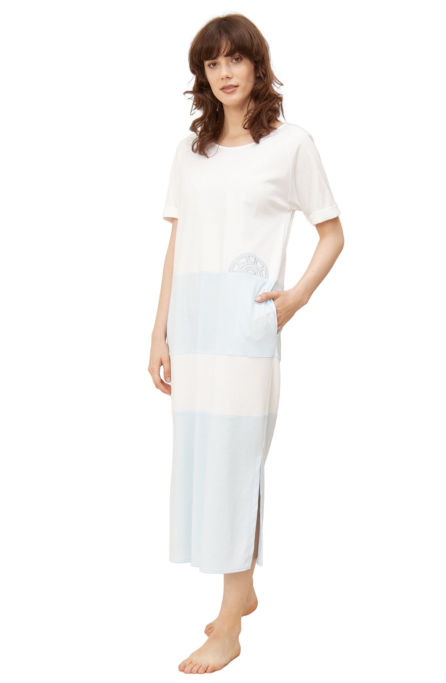 The High Class line from Féraud Paris offers a luxuriously soft long nightgown made of cotton. 