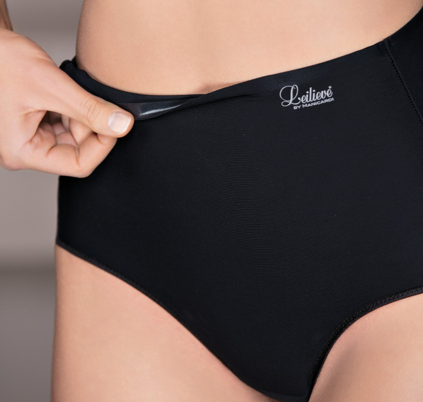 Modern, elegant and shaping full-briefs from the Sculpt line by Leilieve from Italy. 