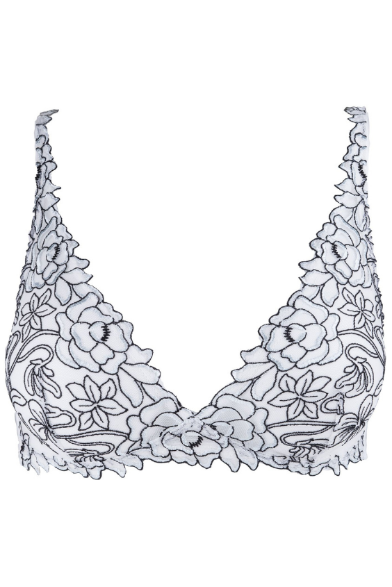 The Louisa Bracq non-wired bra from the Infinite line employs floral embroidery in an evocative manner, simulating the effect of a pencil tracing repetitive patterns. To complement this, a honeycomb mesh was used to accentuate the cup's background and infuse it with a luxurious aesthetic.