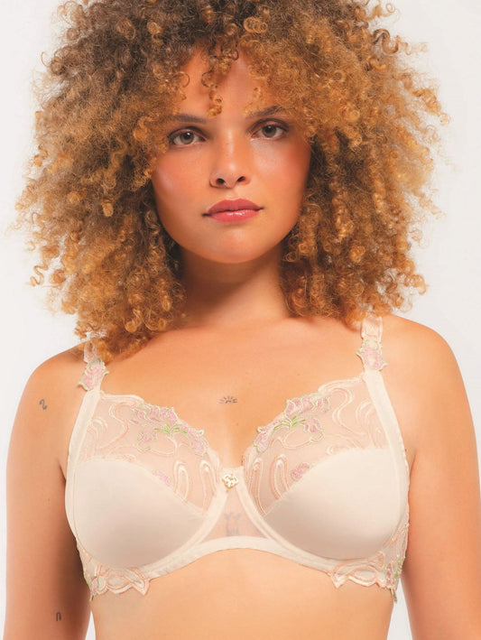 The Horta line's full-cup bra is inspired by the varied architecture of Victor Horta, a renowned Belgian architect renowned for his involvement in the Art Nouveau movement in Belgium. 