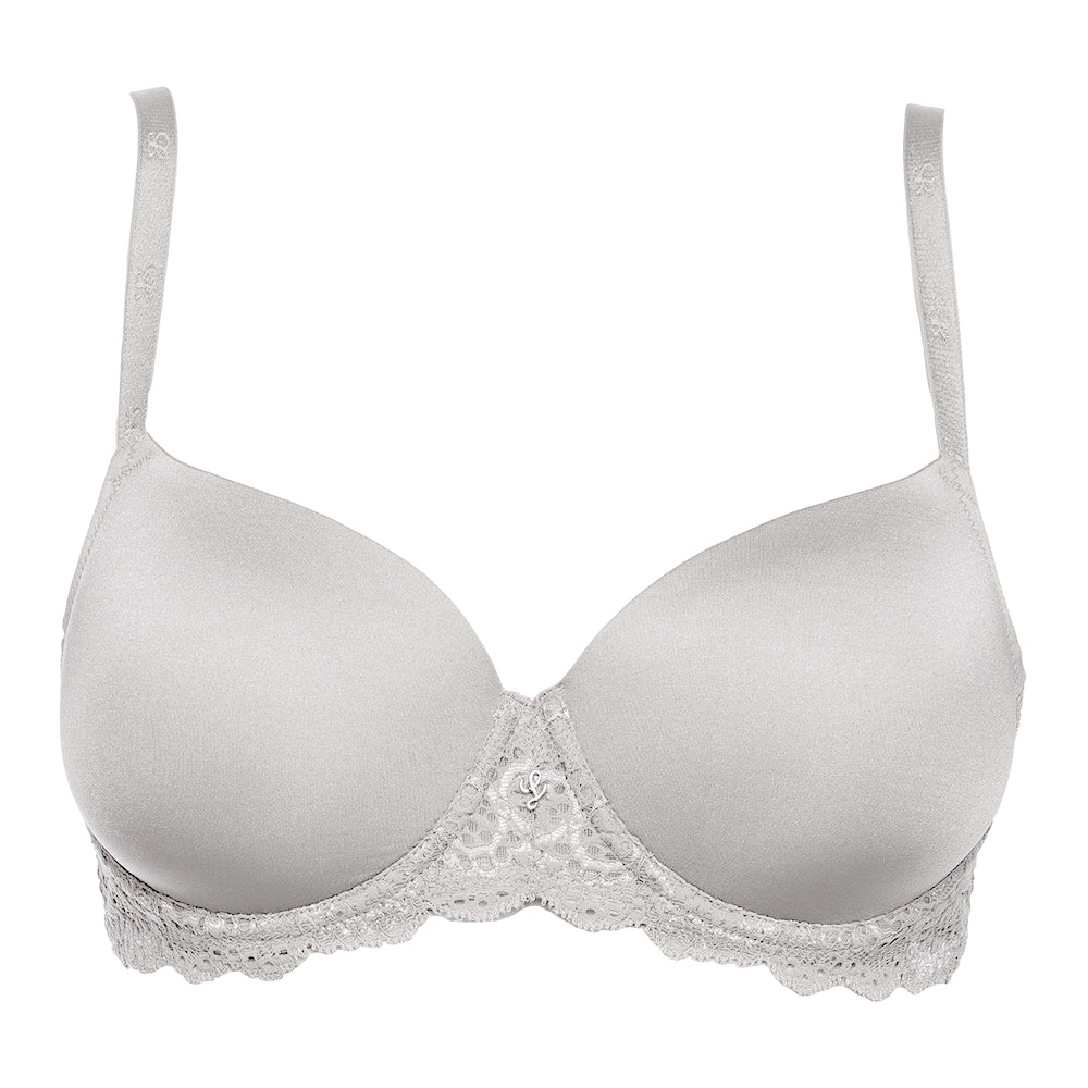 Full-coverage, padded and seamless cup bra in white colour 