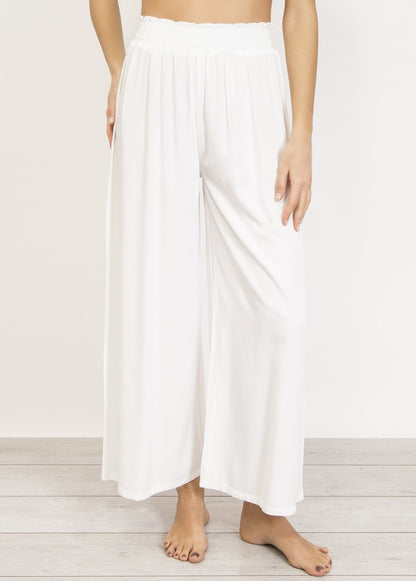 White loose trousers from the Isla line by Verdissima from Italy